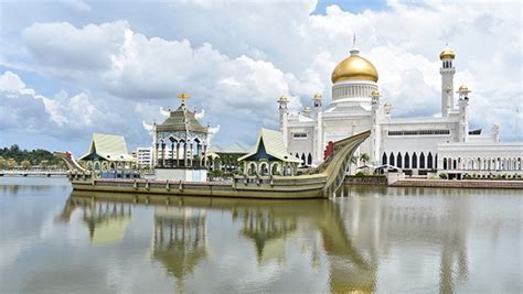 Brunei is covered in lush rainforest, dotted with beautiful mosques, and blessed with amazing food. Brunei Darussalam | The Commonwealth