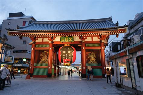 Real Estate Japan Picture of the Day - Kaminarimon Gate at Sensoji - Blog