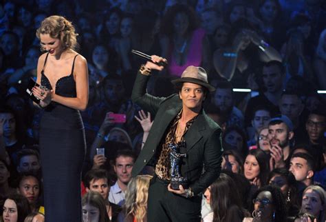 Grammy Winner Bruno Mars To Sing At Super Bowl Halftime Ap Source