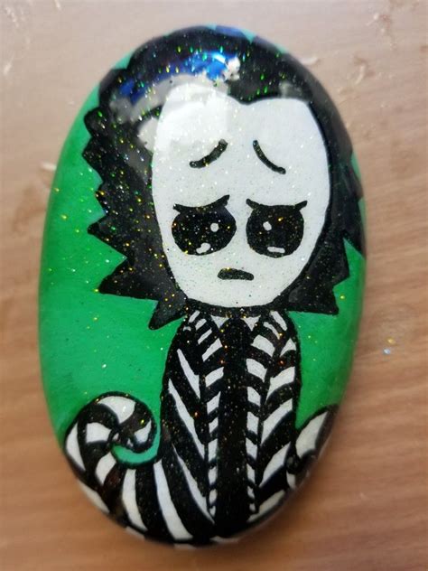 Beetlejuice is now a hilarious musical on broadway with eight tony award® nominations, including best musical. Pin by Rene Witkowski on Rocks | Painted rocks, Creating ...