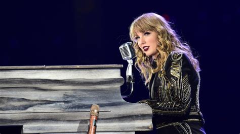 Taylor Swift Used Facial Recognition To Scan For Stalkers At A Concerthellogiggles