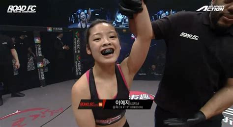 이예지 vs 이수연 제대로 붙었다! '로드FC' 이예지, 나츠키 시모마키에 TKO 승…"모두 갖춘 선수 되고 ...