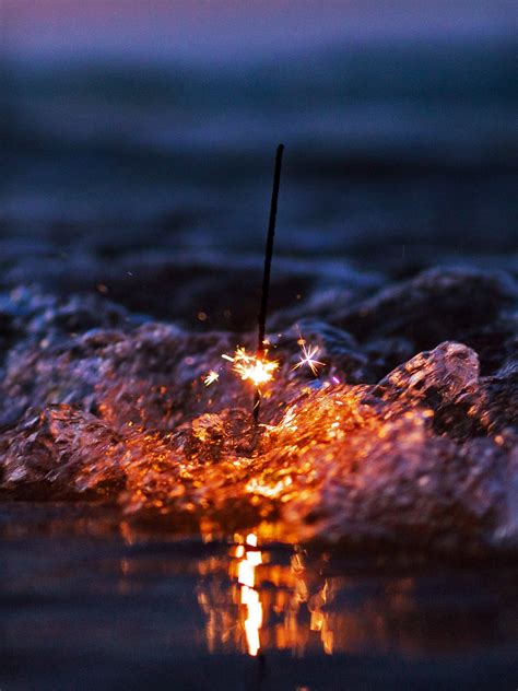 Sparklers Underwater Can A Sparkler Burn While Its In The Water