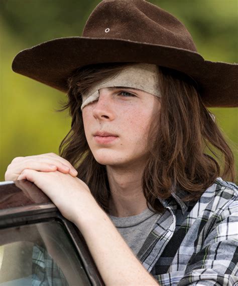 Carl Grimes In The Walking Dead Season 7 Episode 5 Go Getters The Walkind Dead Walking Dead