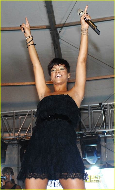 Rihanna Is Thisdays This Hottie Photo 1266261 Photos Just Jared