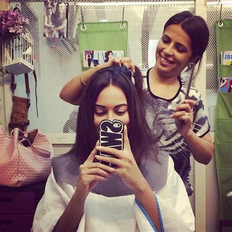 Why Sonakshi Sinha Deserves To Win The Selfie Queen Award At