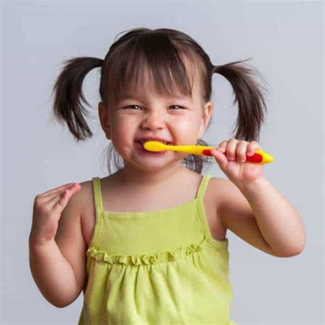 Brushing Toddler Teeth 6 Tips To Teach Your Toddler To Brush His Teeth