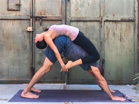 Easy Paryner Poses Partner Yoga Poses For Two Or Three People