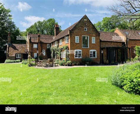 Country Farm House In The English Countryside Stock Photo Alamy
