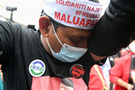 Malaysian Ex Pm Najib Sentenced To 12 Years Jail Over 1mdb Scandal