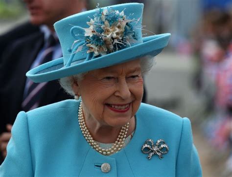 Queen Elizabeth Ii Becomes Worlds Longest Reigning Living Monarch