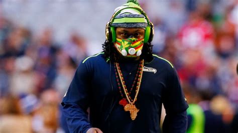 Super Bowl 2015 Why Marshawn Lynch Ate Skittles Before The Game Abc News