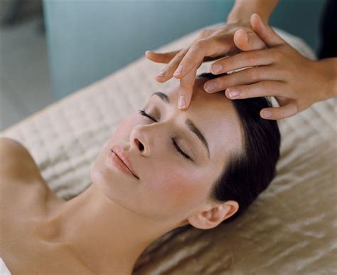 Dengan 8 Gerakan Massage Wajah Ini Wajah Cerah Dan Sehat Bisa Diraih Tanpa Ke Salon Lagi