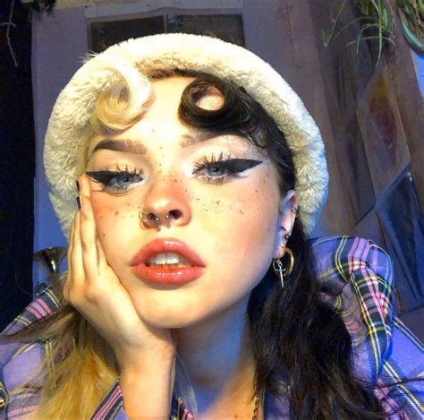 𝖆𝖑𝖑𝖈𝖚𝖙𝖊𝖌𝖎𝖗𝖑𝖘𝖍𝖊𝖗𝖊 in 2020 edgy makeup cute makeup cute makeup looks