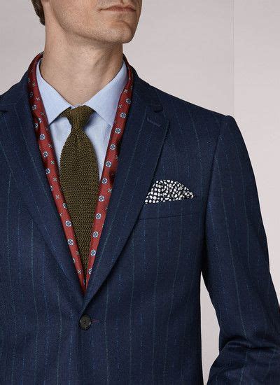 Grâce à un traitement spécial, le tissu flanelle bleue possède une. Costume flanelle de laine et cachemire bleu indigo ...