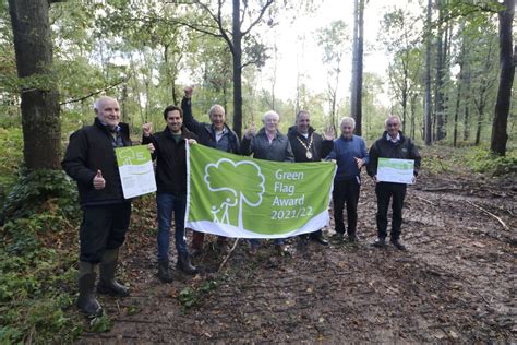 Council Celebrates Green Flag Awards For Districts Popular Green
