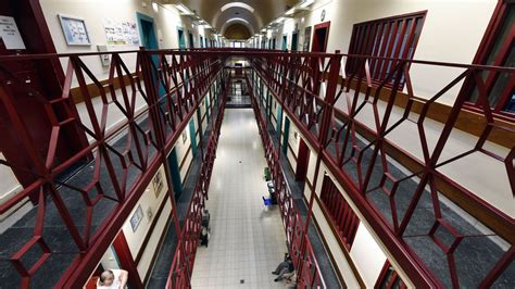 Un Suicide Par Mois Dans Chaque Prison Belge Un Taux Huit Fois Plus