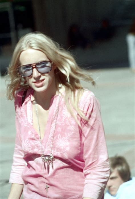 40 Candid Photographs Capture Street Styles Of San Francisco Girls In The Early 1970s Vintage