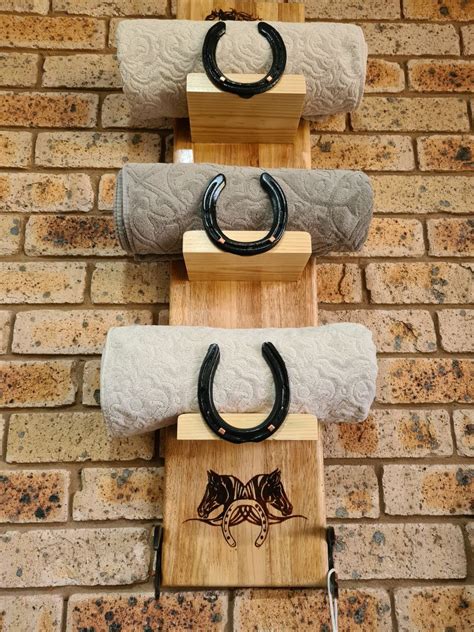 Diy Horseshoe Towel Rack Unique Creations By Anita