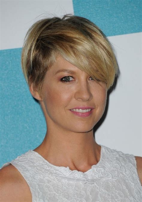 Most Popular Short Haircut For Women Jenna Elfman Layered Razor Cut