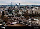 Una vista aérea de la estación Charing Cross y el puente Hungerford ...