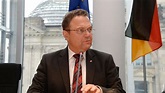 Deutscher Bundestag - Hans-Peter Friedrich leitet den ...