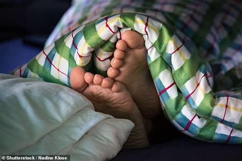 Florida Man Wakes Up To Find A Burglar Sucking On His Toes Daily Mail