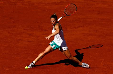 Simona Halep leads WTA Race to Singapore rankings