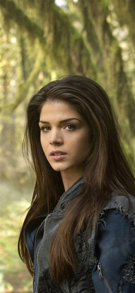 the 100 d marie avgeropoulos as octavia cate cameron the cw © 2014 the cw