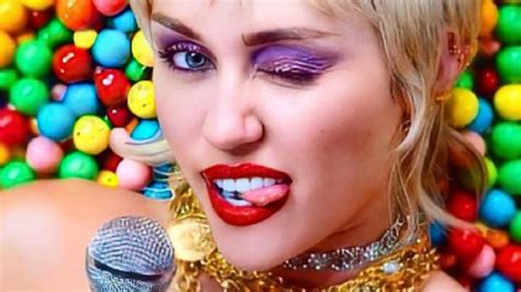 Miley Cyrus Shows New Home Makeover With A Provocative Picture Yaay Music