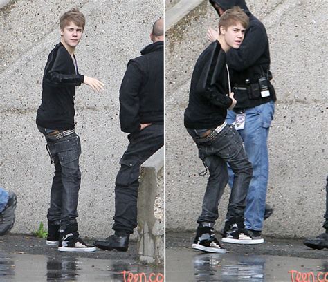 Flagra Justin Bieber Usa Calça Quase Caindo Capricho
