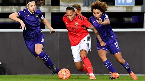 A sua equipa profissional foi fundada e formada em dezembro de 2017. Benfica Futebol feminino Calendário 2020/21 - SL Benfica