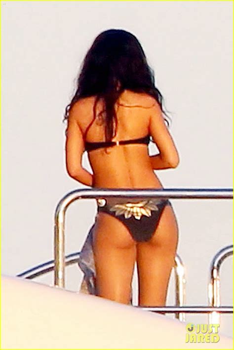Rihanna Bares Her Amazing Bikini Body In Italy Photo 3185630 Bikini Rihanna Pictures Just