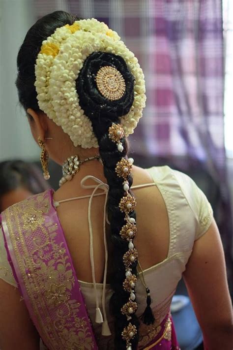 Tamil Bridal Hairdo Very Simple Yet Beautiful Satisfiq Bridal Bridal Hairdo Indian Bride