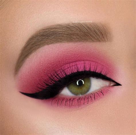 Eyemakeup Dramatic Eye Makeup Highlighter Makeup Pink Eye Makeup