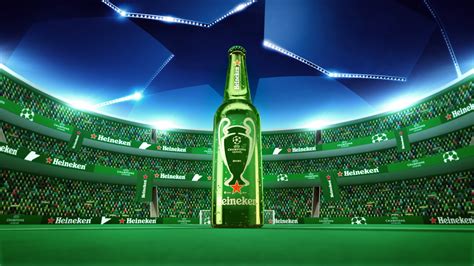 Heineken beer is sold in a green bottle with a red star. Heineken viral klassieker: Champions league