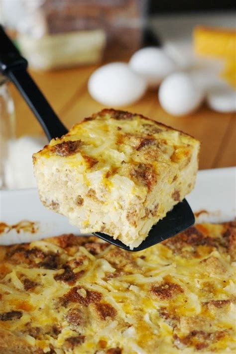 Everyone loves cheesy hash brown breakfast casserole! Overnight Sausage Egg Casserole | FaveSouthernRecipes.com