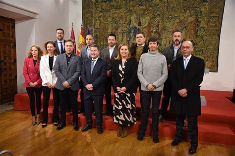 La Junta De Castilla La Mancha Anpe Y Ugt Sellan El Acuerdo De Mejoras