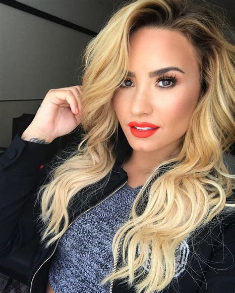 Demi Lovato Goes Back To Her Natural Brunette Color In