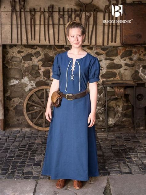Robe médiévale femme verte robes midi femme jupe steampunk gothique vintage femme robes moyen age femme robe médiéval marié vetement gothique vintage femme costume deguisement victorien. Tenue Gretel en bleu azur | La boutique médiévale