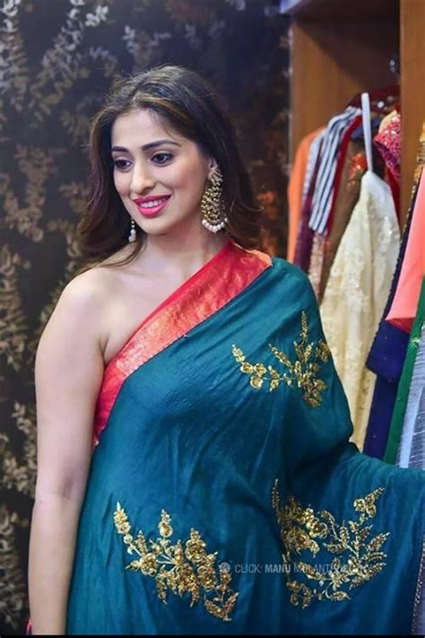 9 Bollywood Actresses Without Blouse In Saree See These Sexy And Bold Looks Of Indian