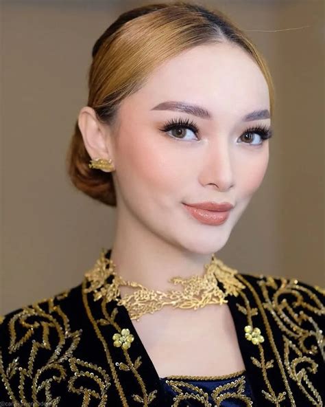 Bikin Pangling 8 Potret Penampilan Terbaru Zaskia Gotik Yang Ramai Dikritik Hot Mom Cantik