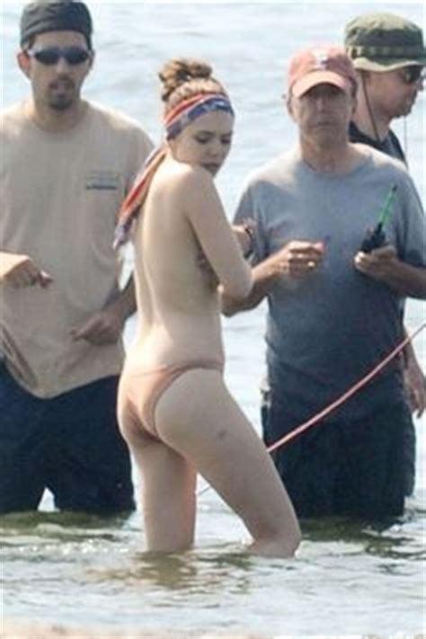 Elizabeth Olsen Nua Em Beach Babes