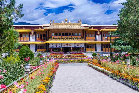Norbulingka The Summer Residence Of The Dalai Lama In Lhasa