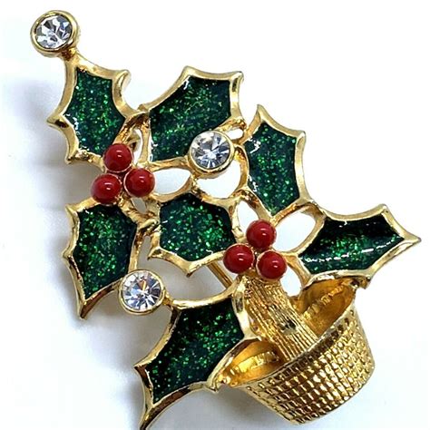 Vintage Avon Holly Berries Gold Tone Christmas Tree Brooch Pin Avon