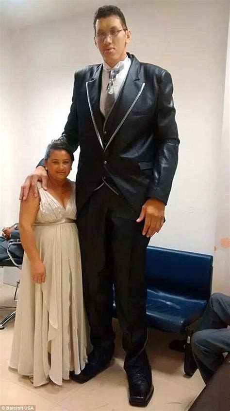 Maybe you would like to learn more about one of these? 8-Foot Tall Man Marries Woman Almost 4 Feet Shorter - Wow ...