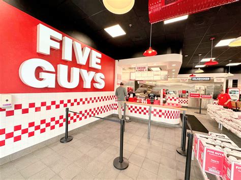 Five Guys Review - Is Five Guys Good?! I Tried Five Guys for the First