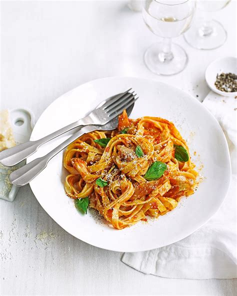 Spicy tomato and mackerel pasta | Recipe | Tagliatelle recipe, Mackerel ...