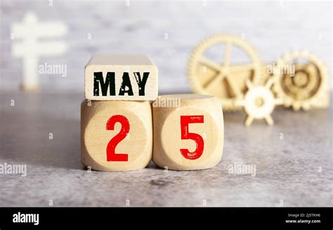 Calendar On Wooden Cubes 25 May Stock Photo Alamy