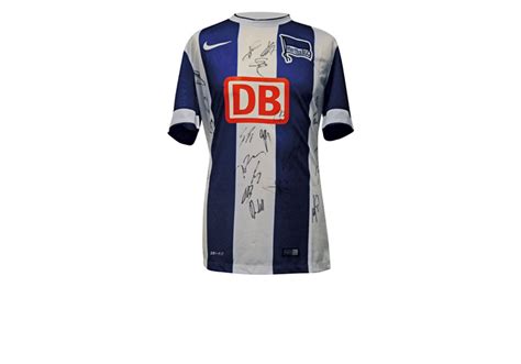 Schau dir die neuen trikots des klubs hertha bsc an: Vom gesamten Team signiert: Trikot von Hertha BSC